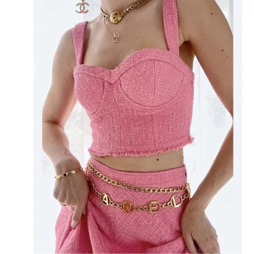 NWT- Zara PINK TEXTURED
TWEED Skirt - Picture 6 of 14